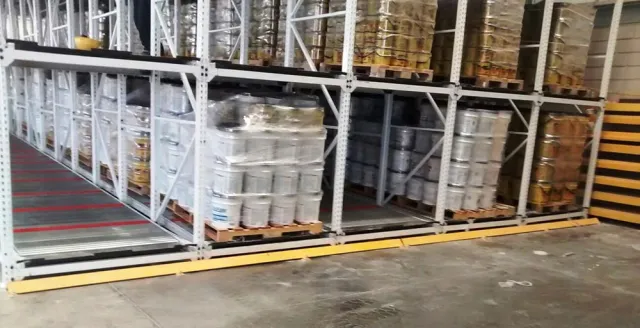 Transportador de rodillos en almacén